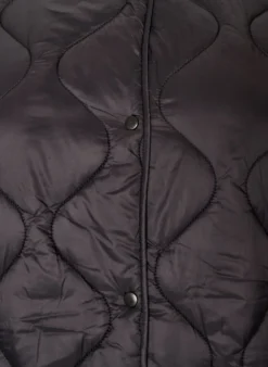 Steppjacke mit Druckknöpfen und Rundhalsausschnitt