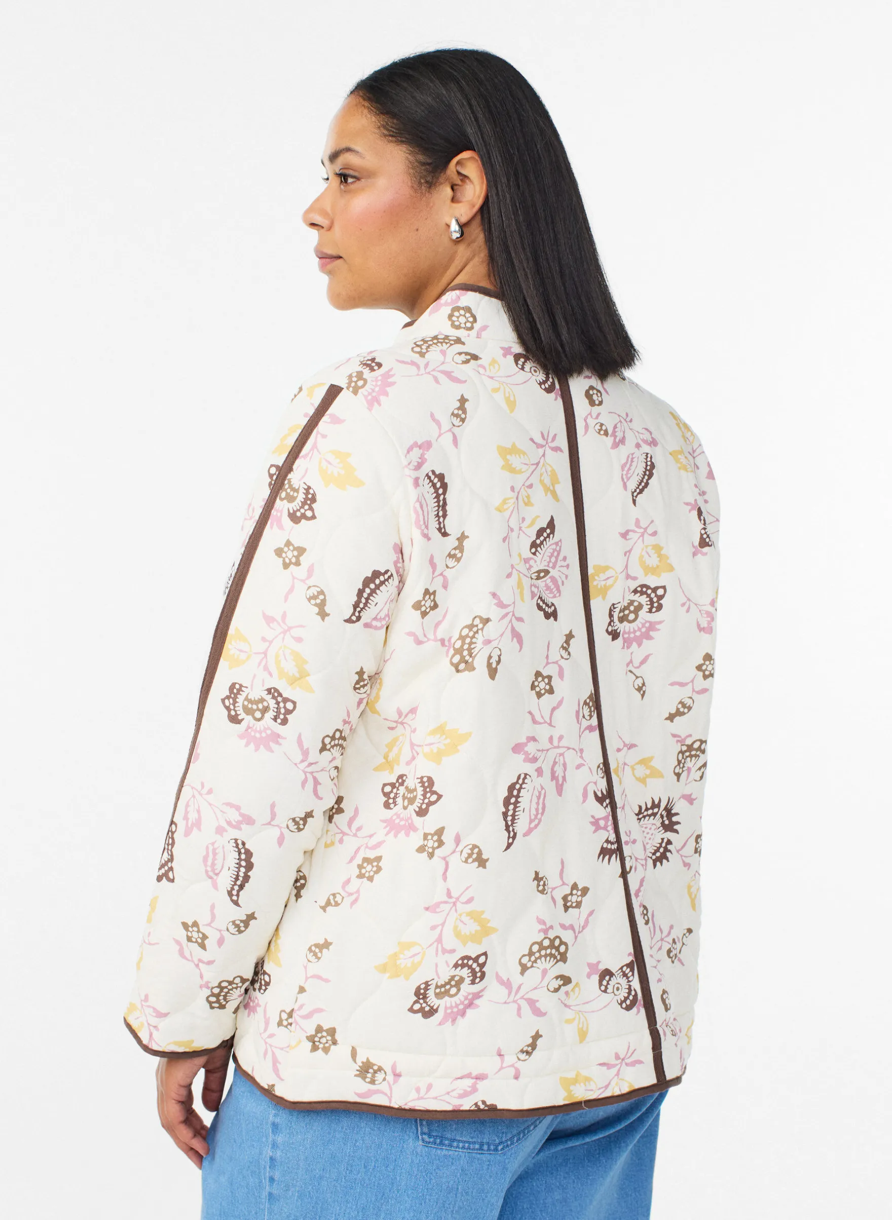 Steppjacke mit Knöpfen und geblümtem Muster