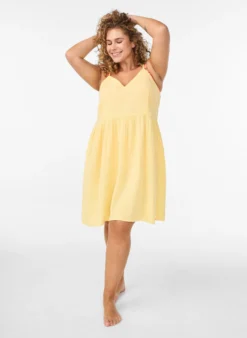 Strandkleid aus Baumwolle mit schmalen Trägern