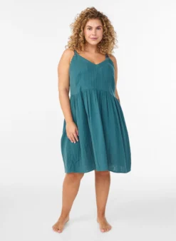 Strandkleid aus Baumwolle mit schmalen Trägern