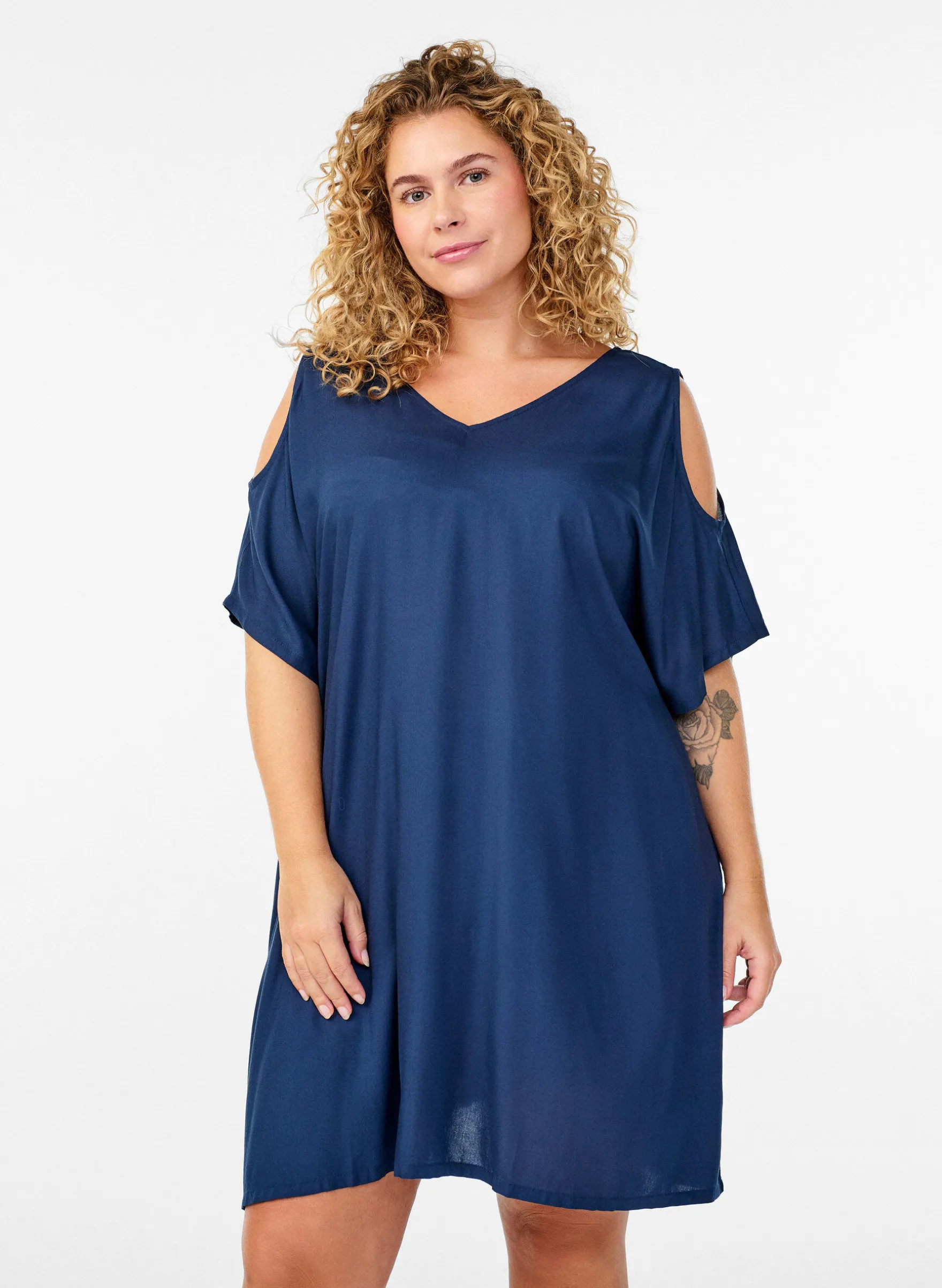 Strandkleid aus Viskose mit Schulterdetail