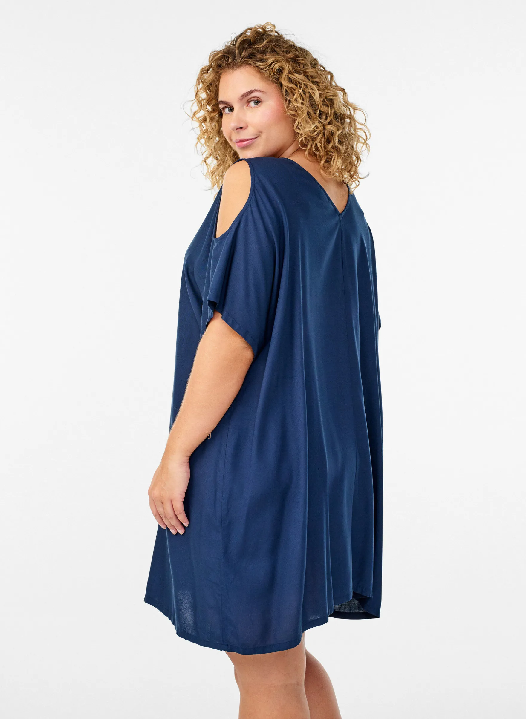 Strandkleid aus Viskose mit Schulterdetail