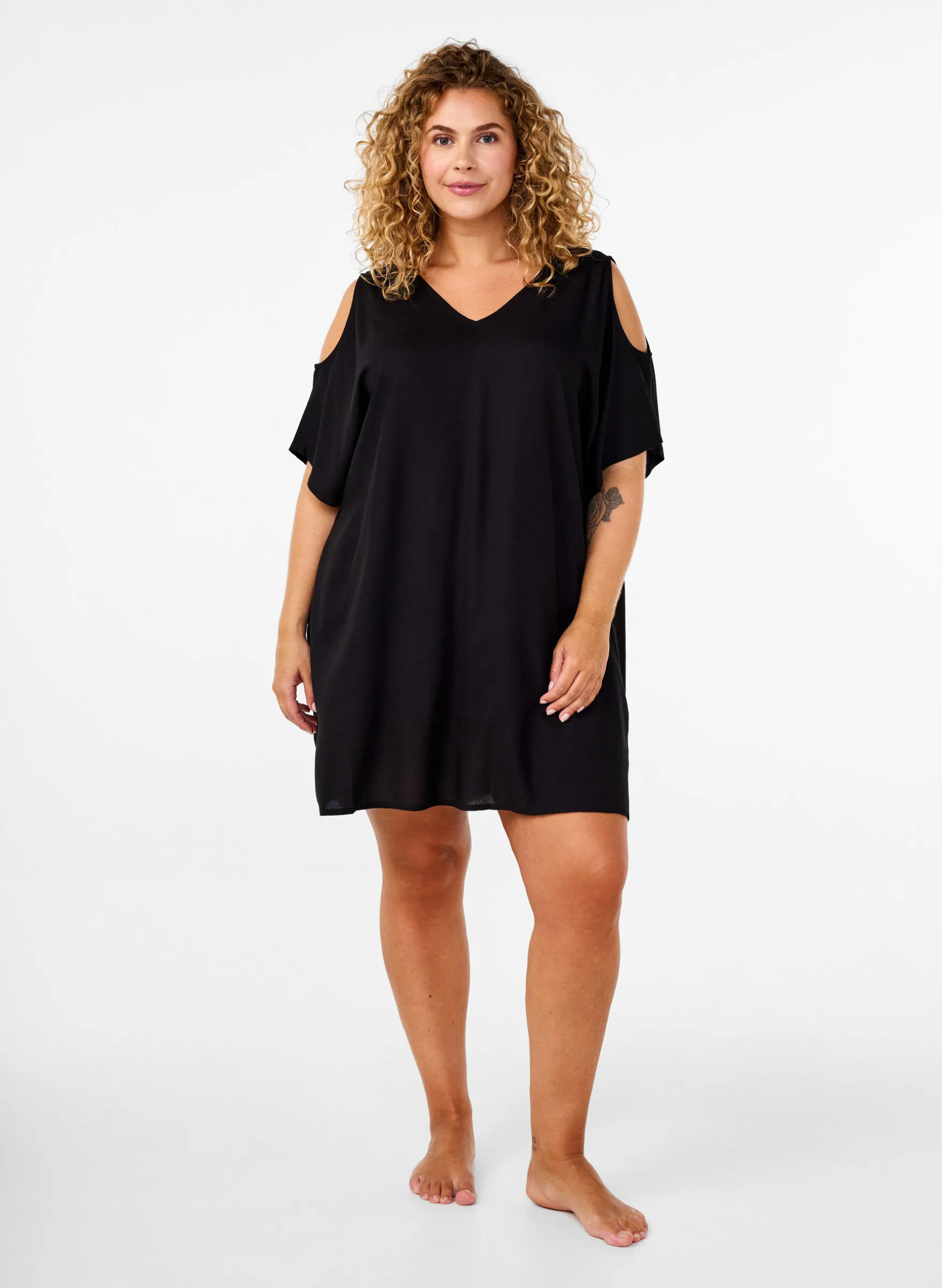 Strandkleid aus Viskose mit Schulterdetail