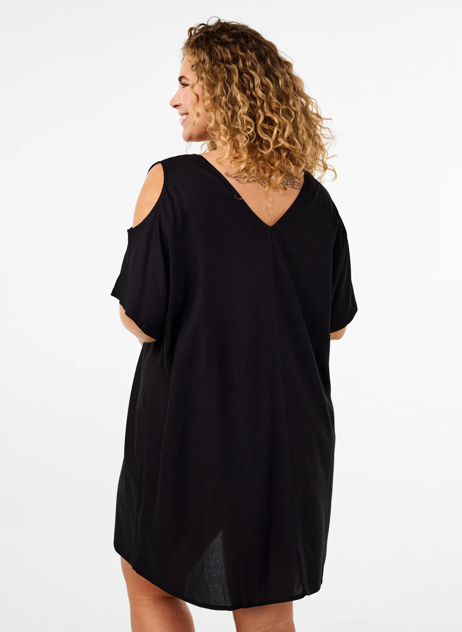 Strandkleid aus Viskose mit Schulterdetail