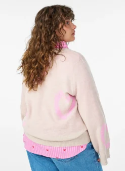 Strickbluse mit großen Herzen und Rundhalsausschnitt