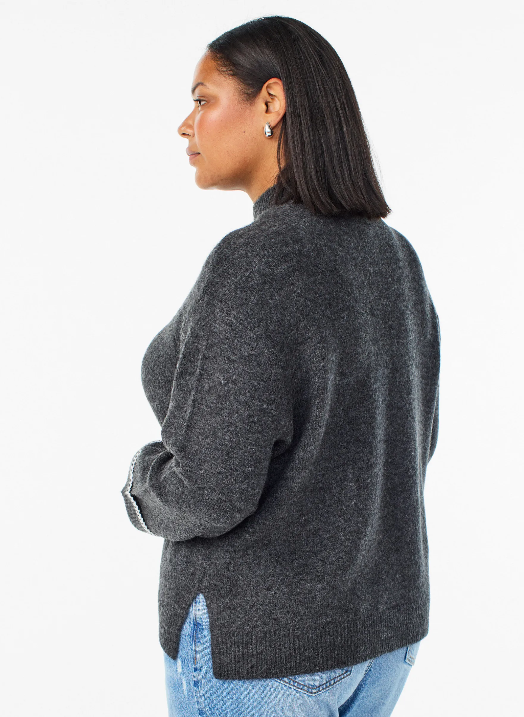 Strickbluse mit hohem Kragen und Kontrastdetail