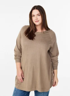 Strickbluse mit seitlichen Knöpfen