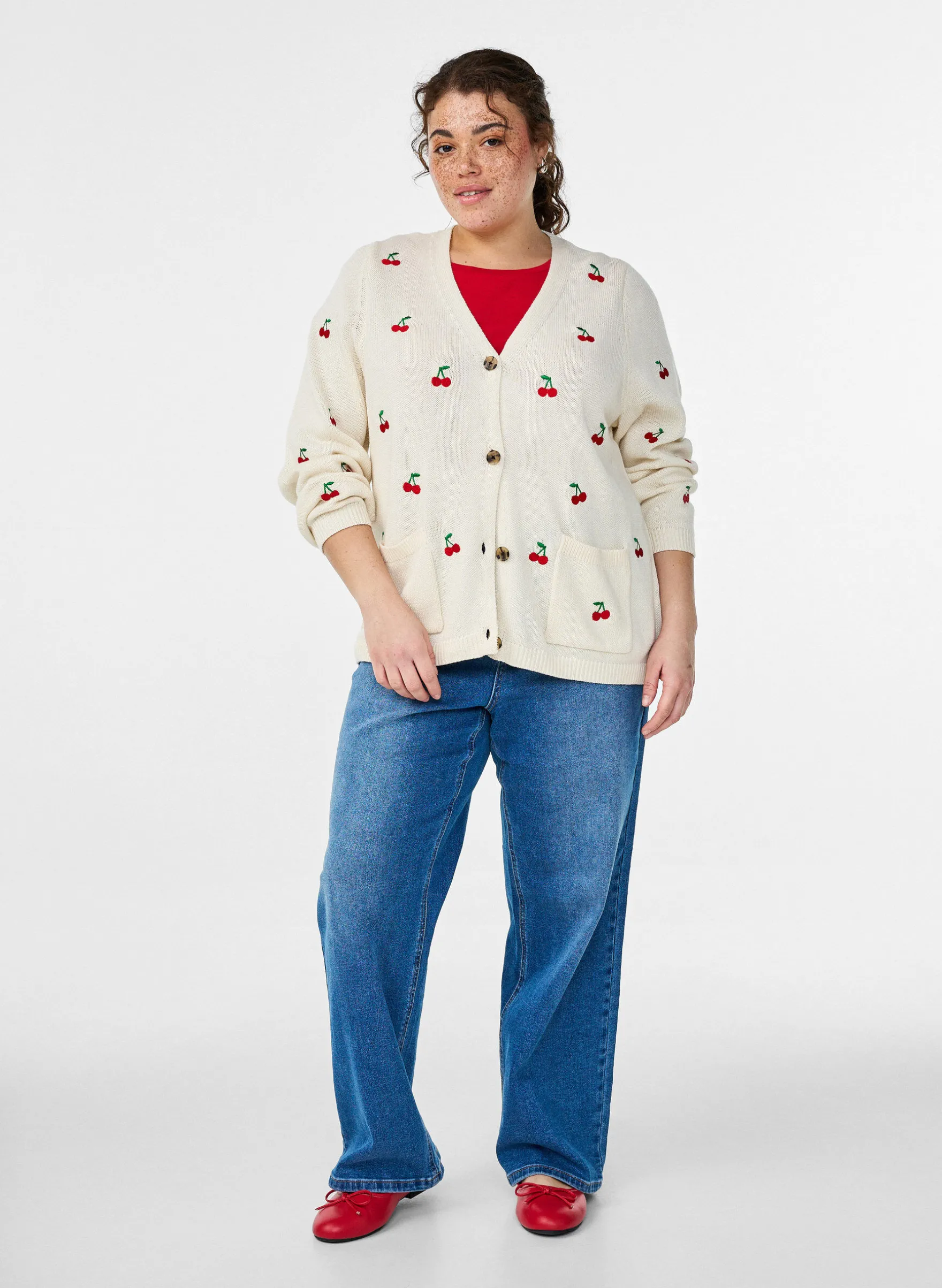 Strickjacke mit Kirschstickerei