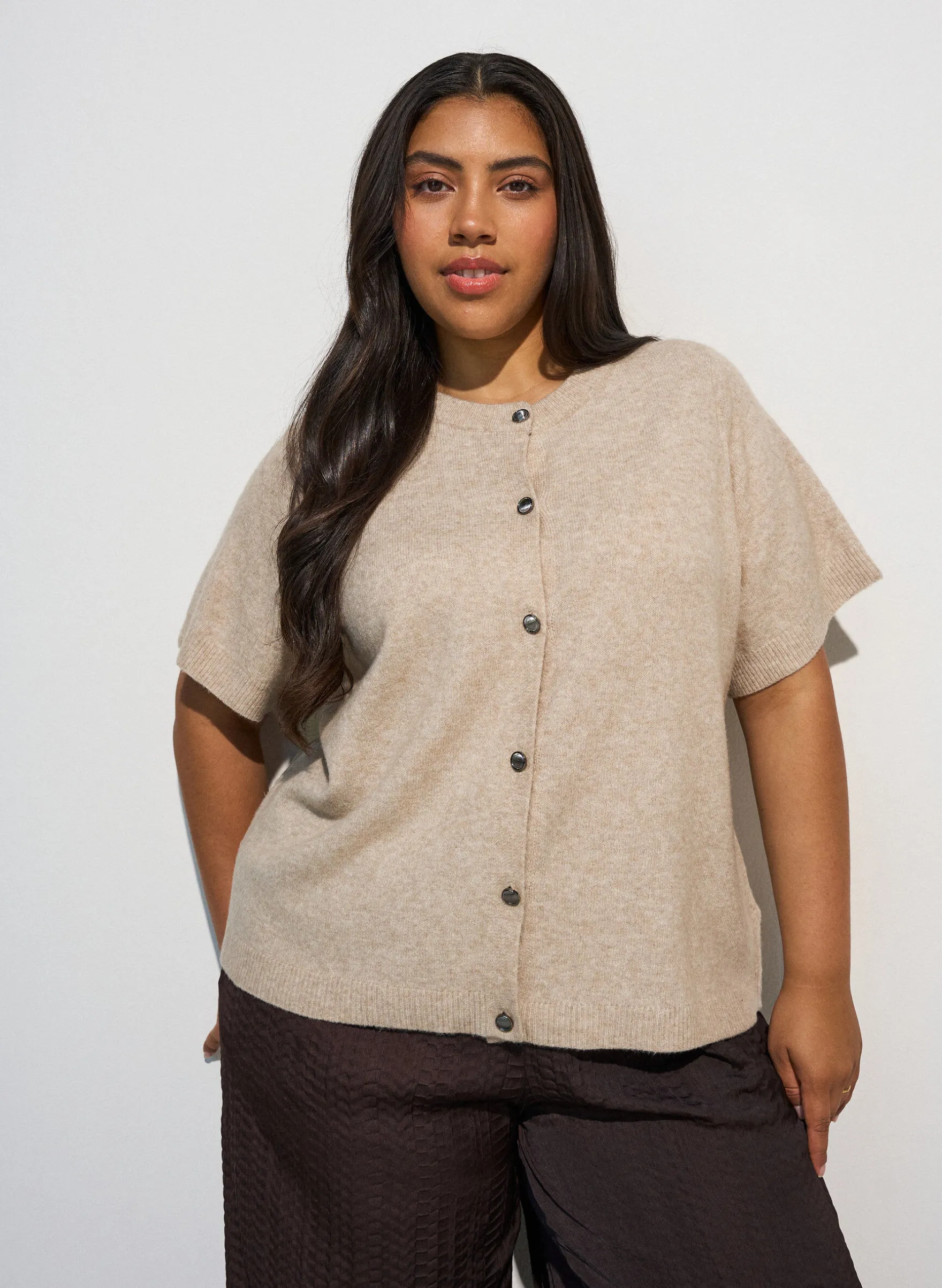 Strickjacke mit kurzen Ärmeln