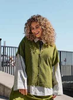 Strickjacke mit kurzen Ärmeln