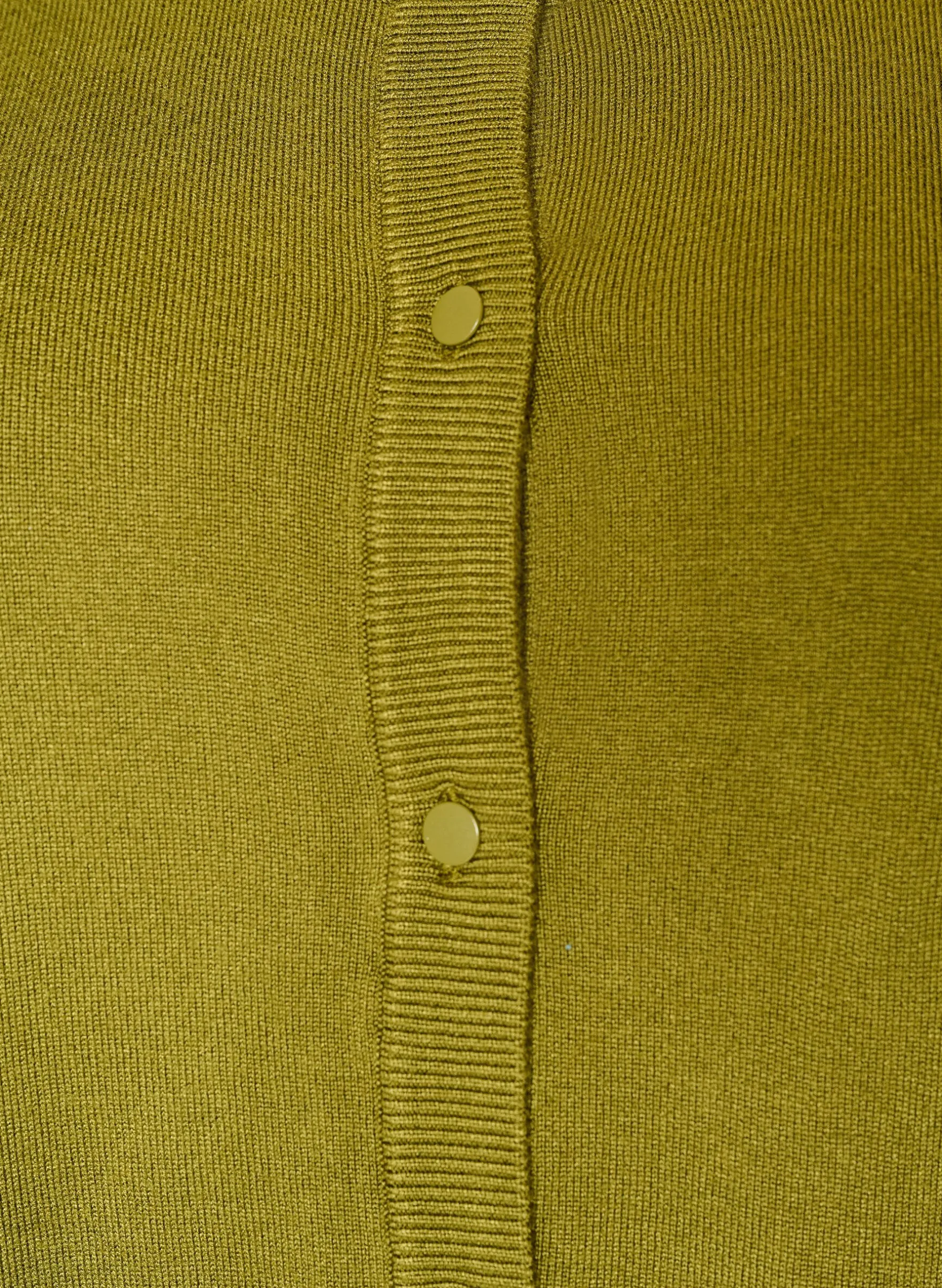 Strickjacke mit Rundhalsausschnitt und Knöpfen