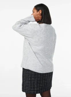 Strickjacke mit V-Ausschnitt und aufgestickten Blumen