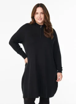 Strickkleid mit hohem Kragen und Reißverschluss