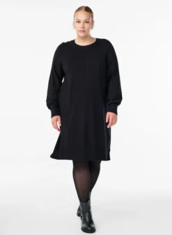 Strickkleid mit Raglanärmeln und Mittelnaht