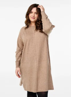 Strickkleid mit Rundhalsausschnitt und Strickmuster