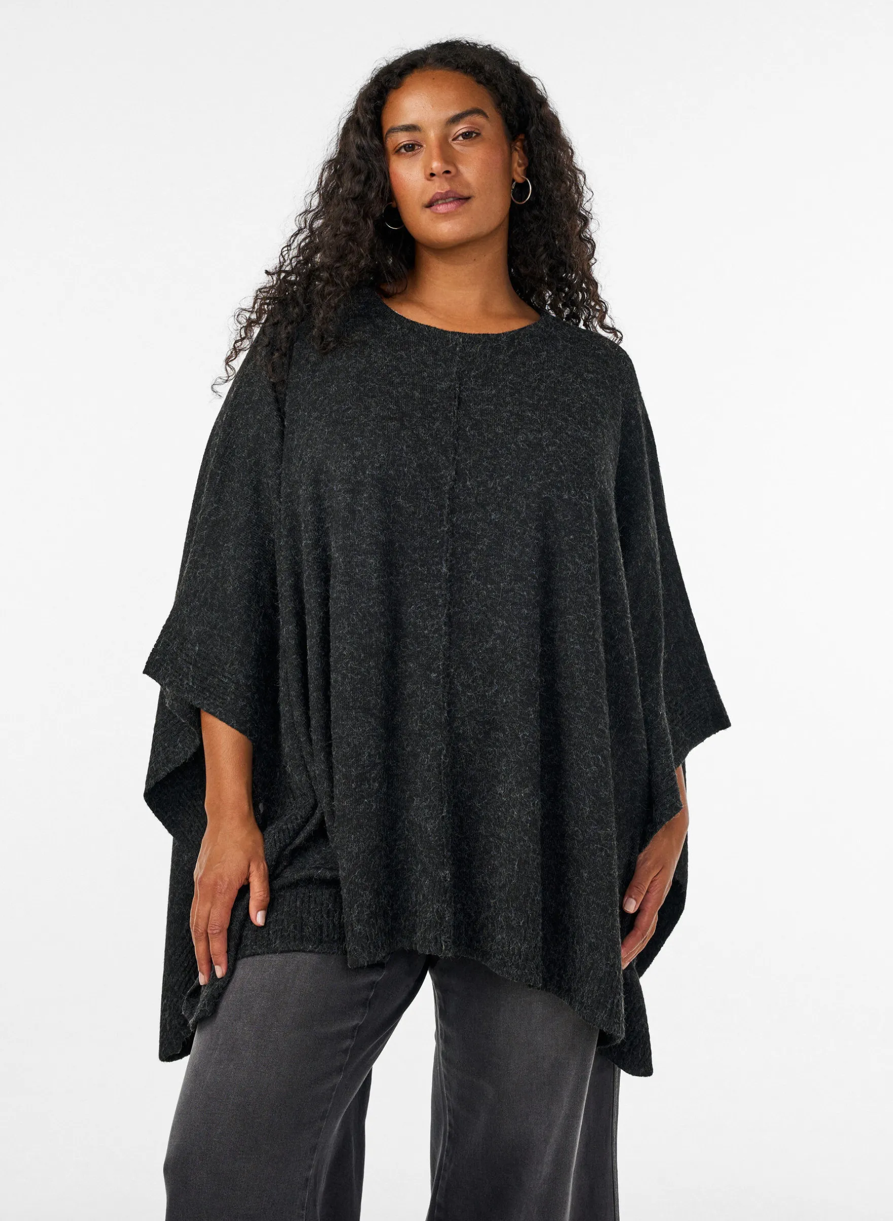 Strickponcho mit Rundhalsausschnitt