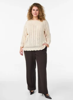 Stricktop mit Lochstickerei und 3/4-Ärmeln
