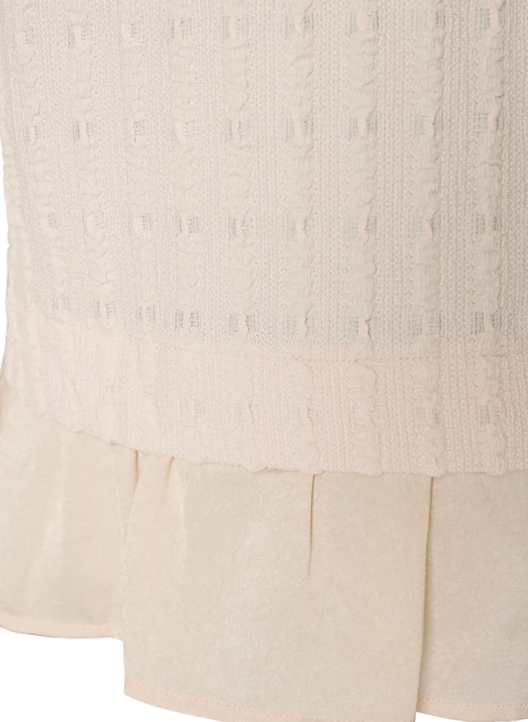 Strukturierte Bluse mit Rüschensaum