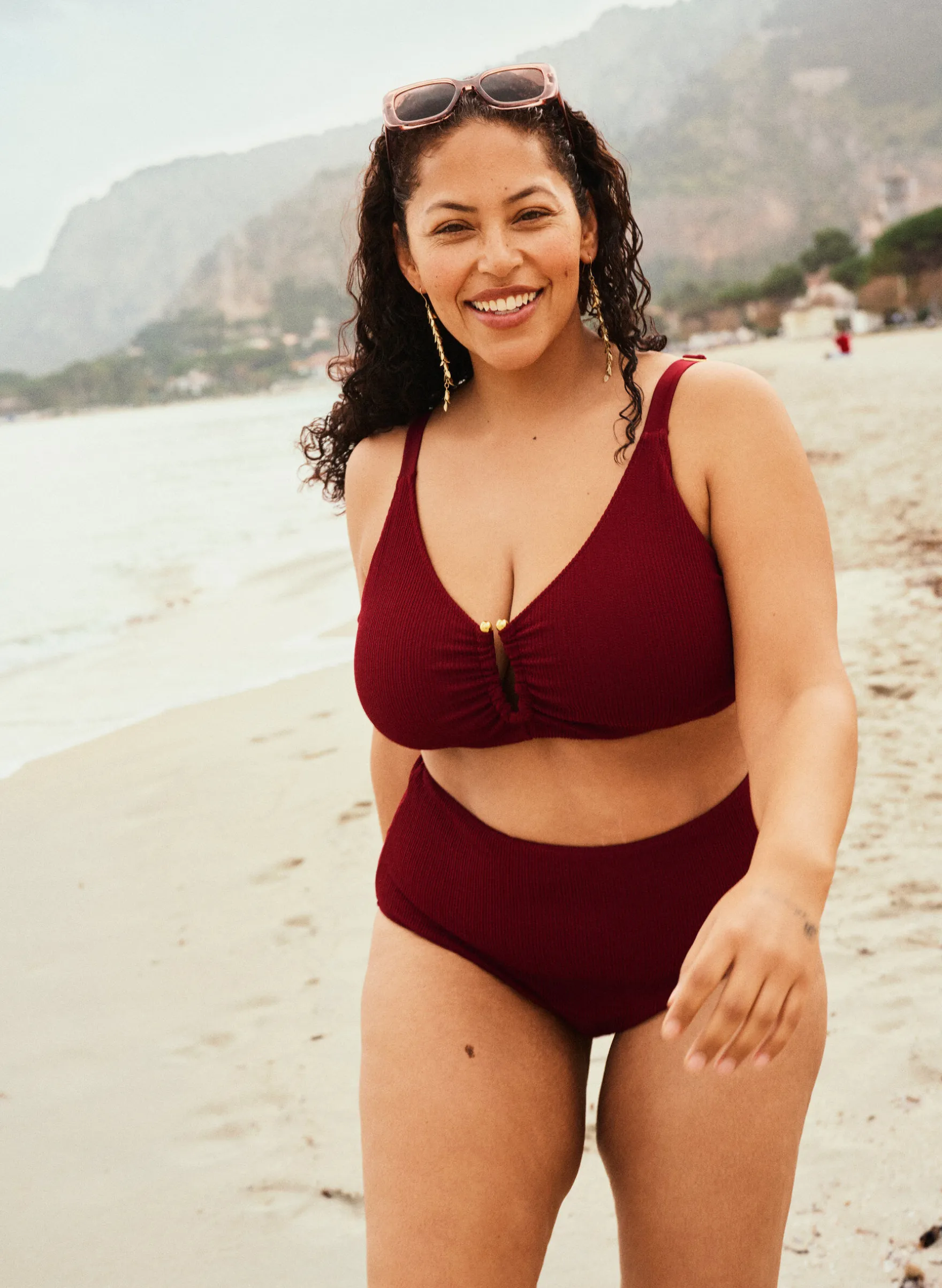 Strukturiertes Bikini Top mit Golddetail