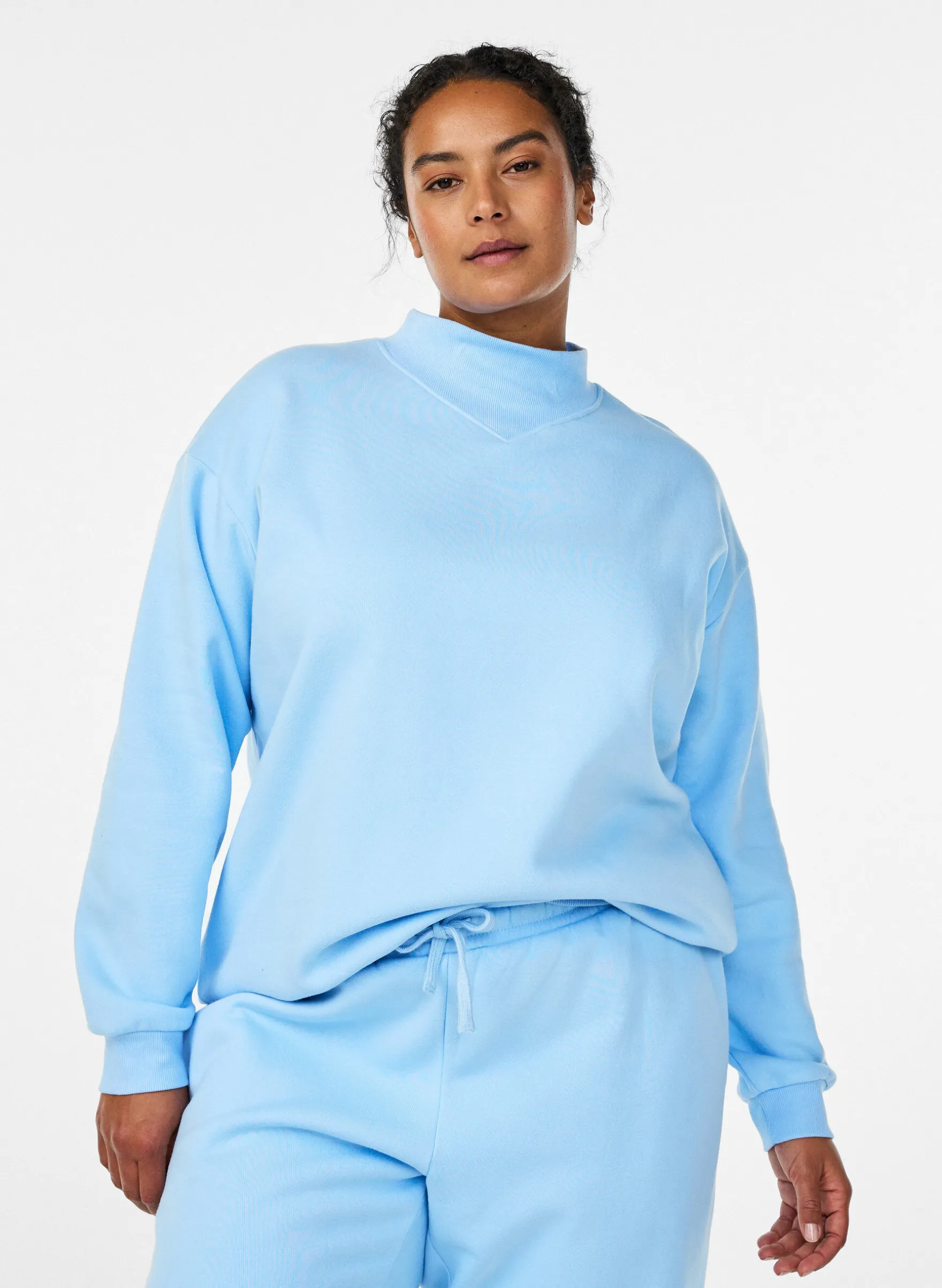 Sweatshirt mit hohem Kragen und langen Ärmeln