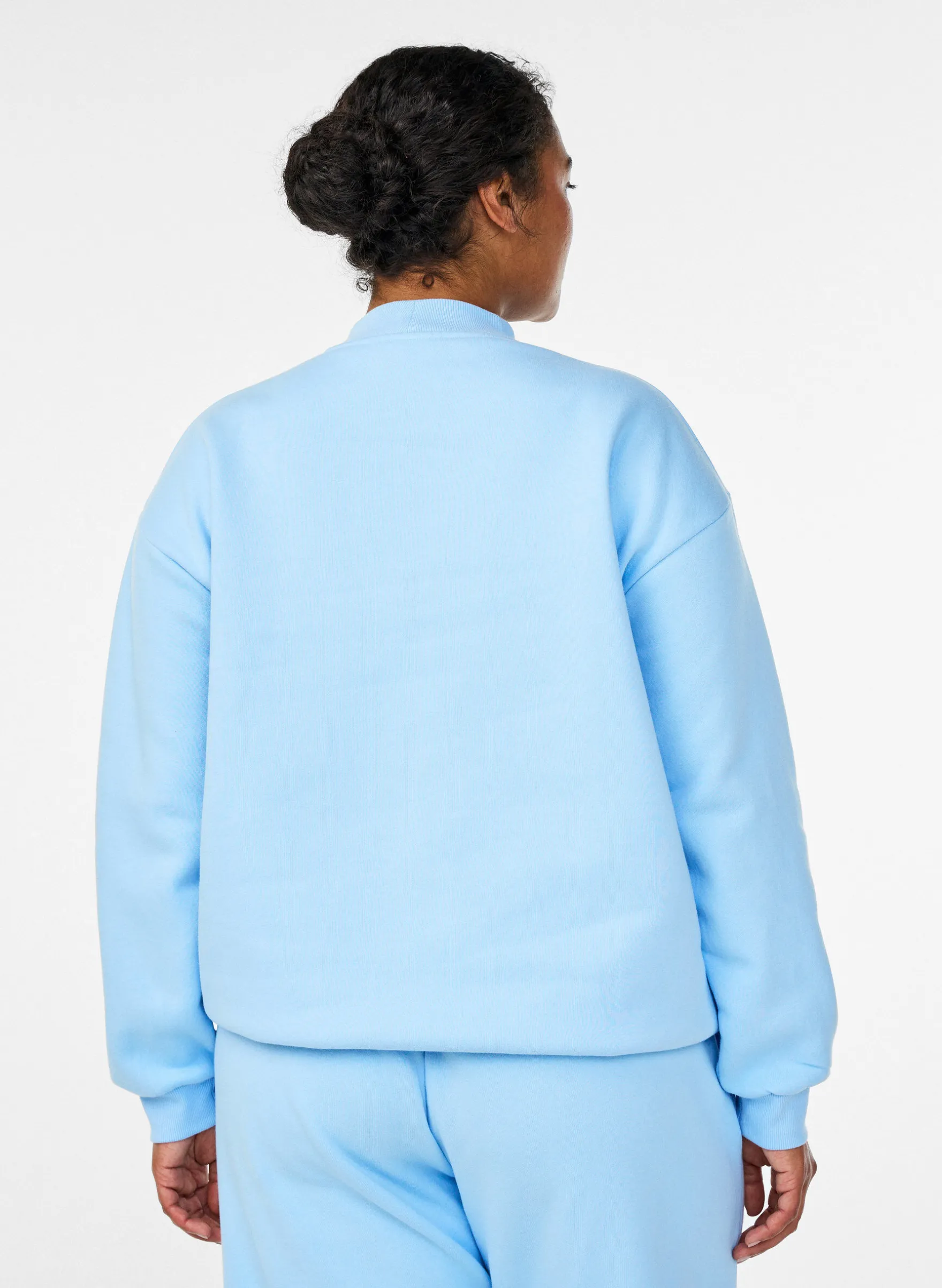 Sweatshirt mit hohem Kragen und langen Ärmeln