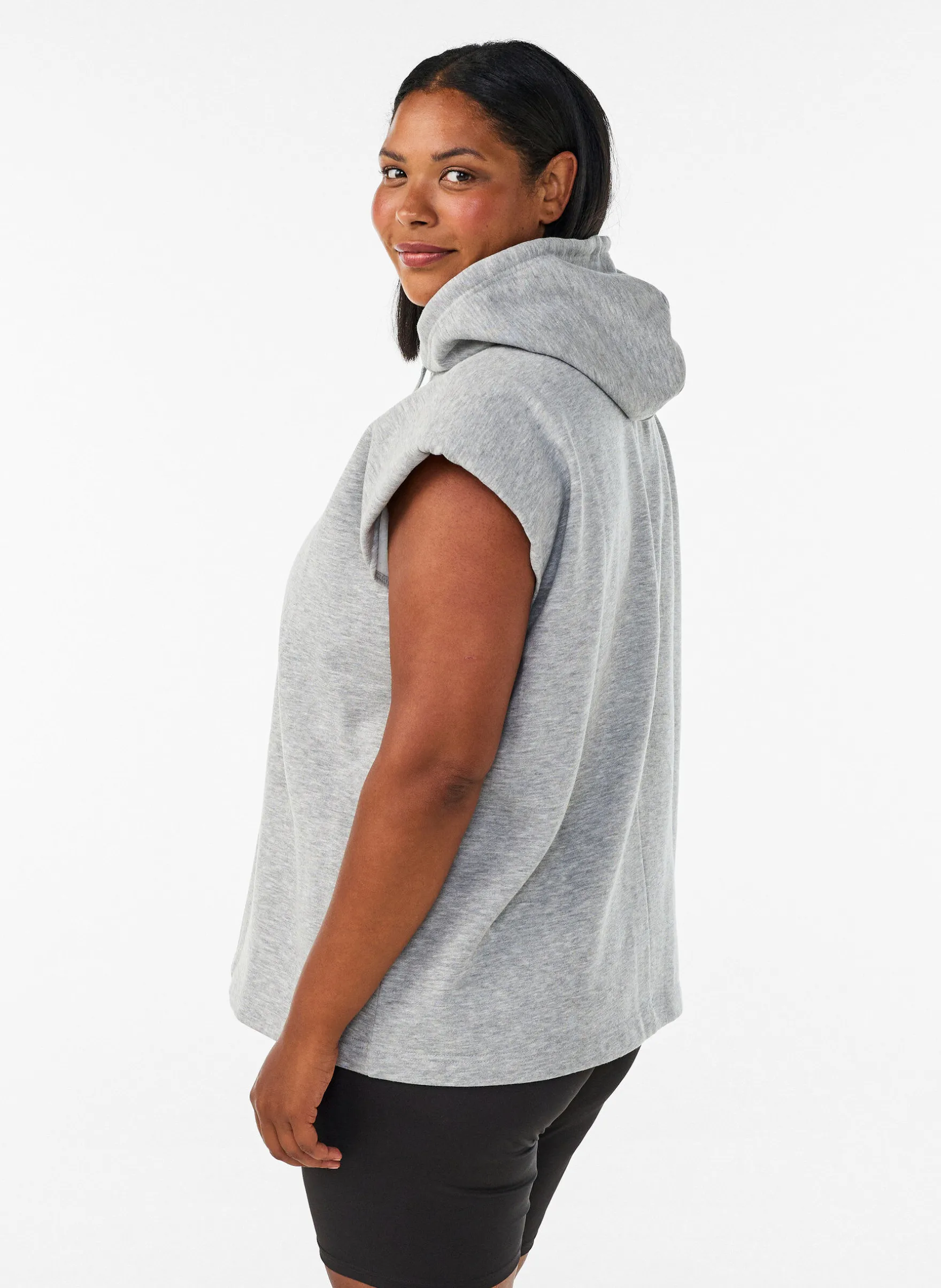 Sweatweste mit Kapuze und Schulterpolstern