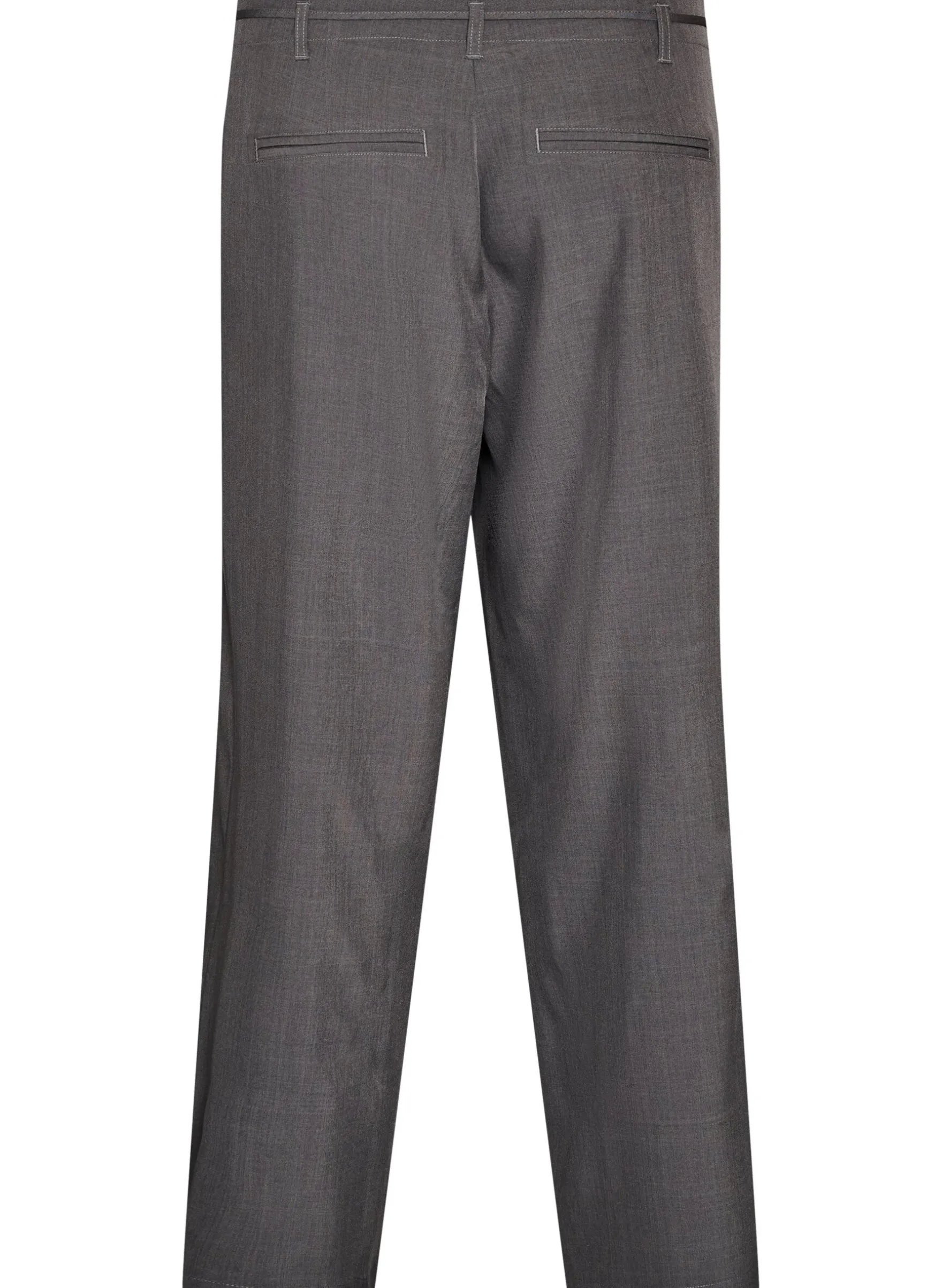 Taillierte Hose mit Bügelfalten und einem Bindegürtel