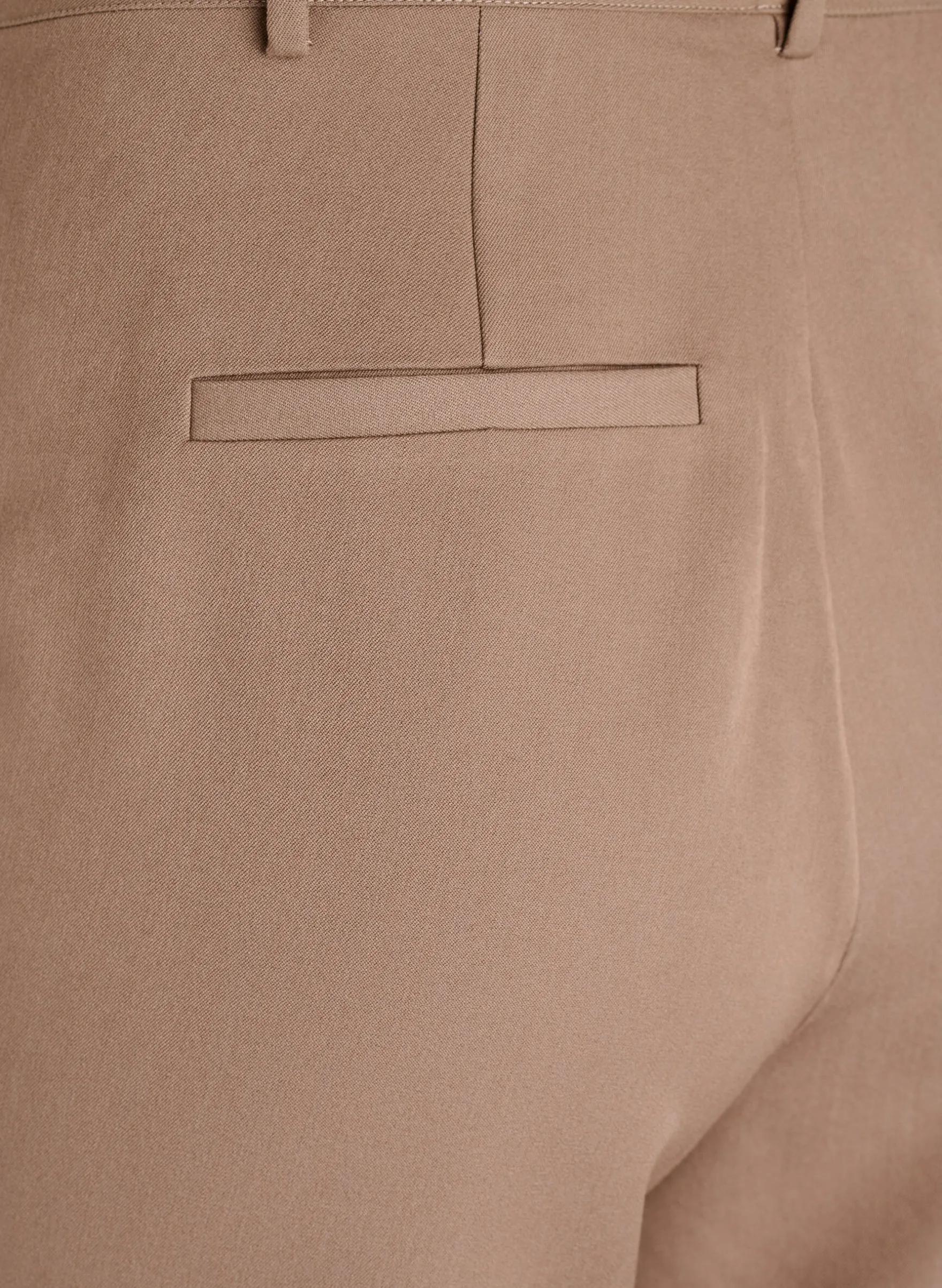 Taillierte Hose mit hoher Taille und geraden Beinen