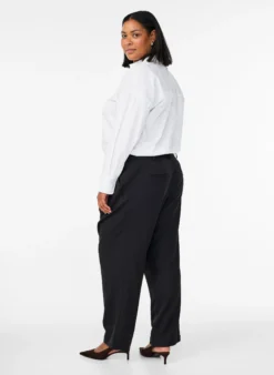 Taillierte Hose mit hoher Taille und geraden Beinen