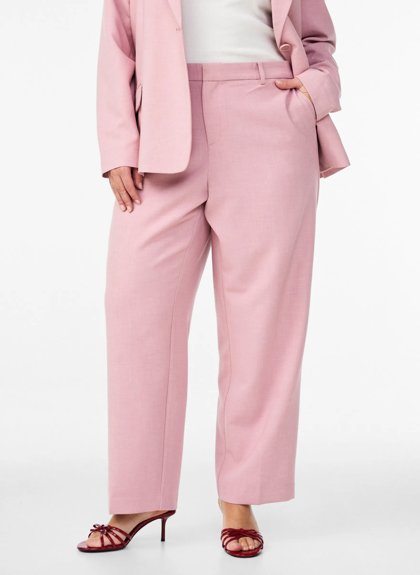 Taillierte Hose mit hoher Taille und gerader Passform