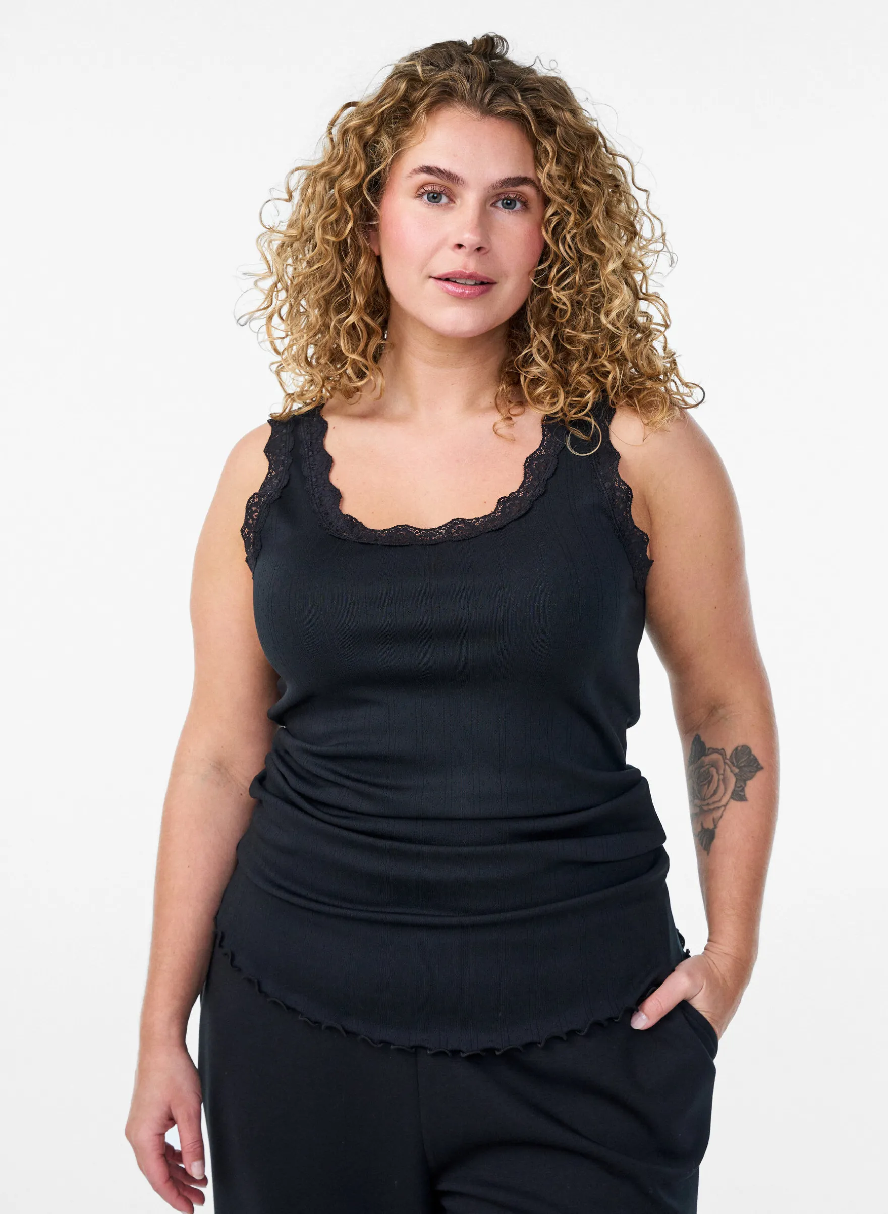 Tanktop mit Spitzen und Lochstickerei