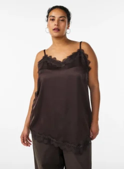 Top aus Satin mit Spitzen und asymmetrischem Saum