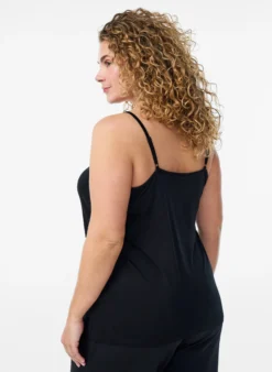 Top mit Spitzendetails und Spaghettiträgern