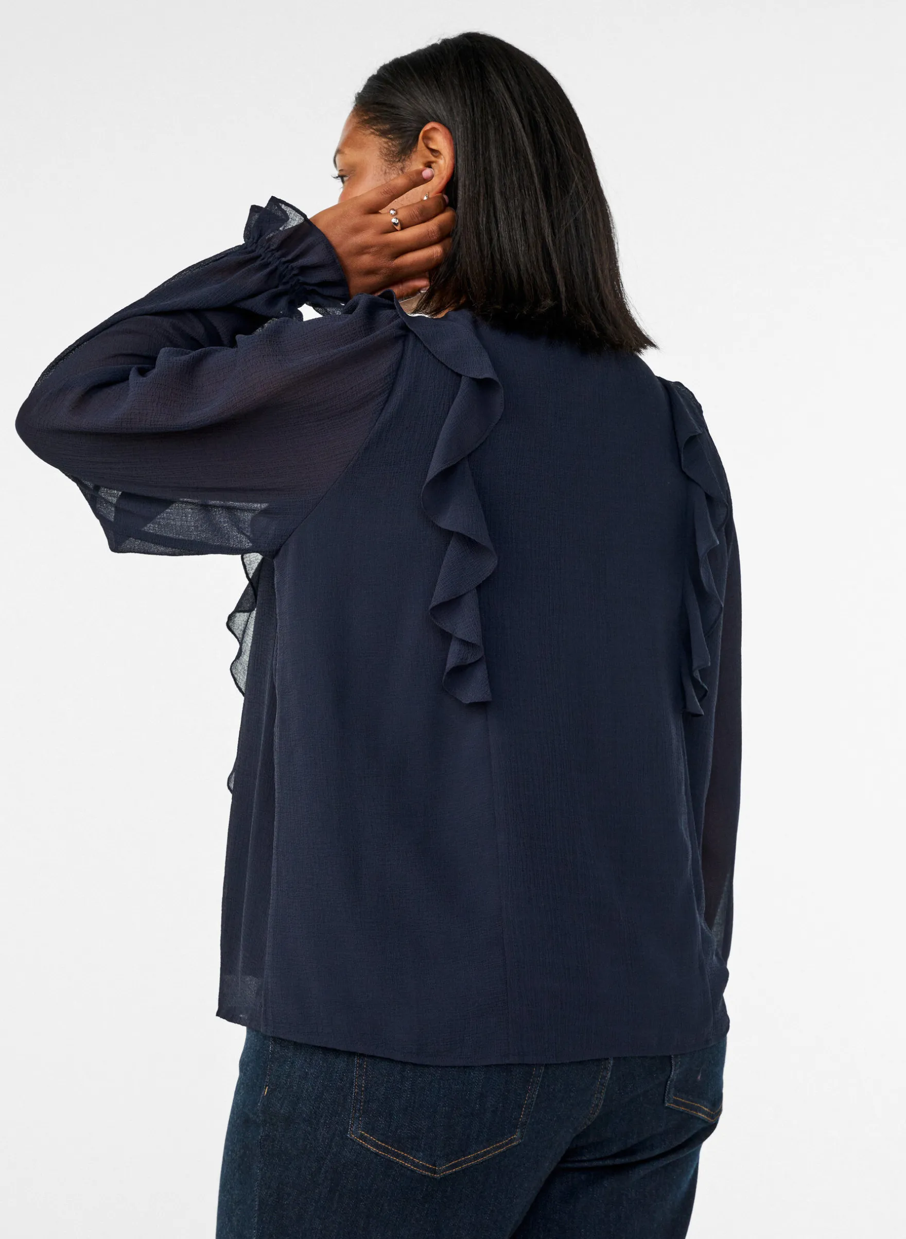 Transparente Bluse mit Rüschen und Bindeband