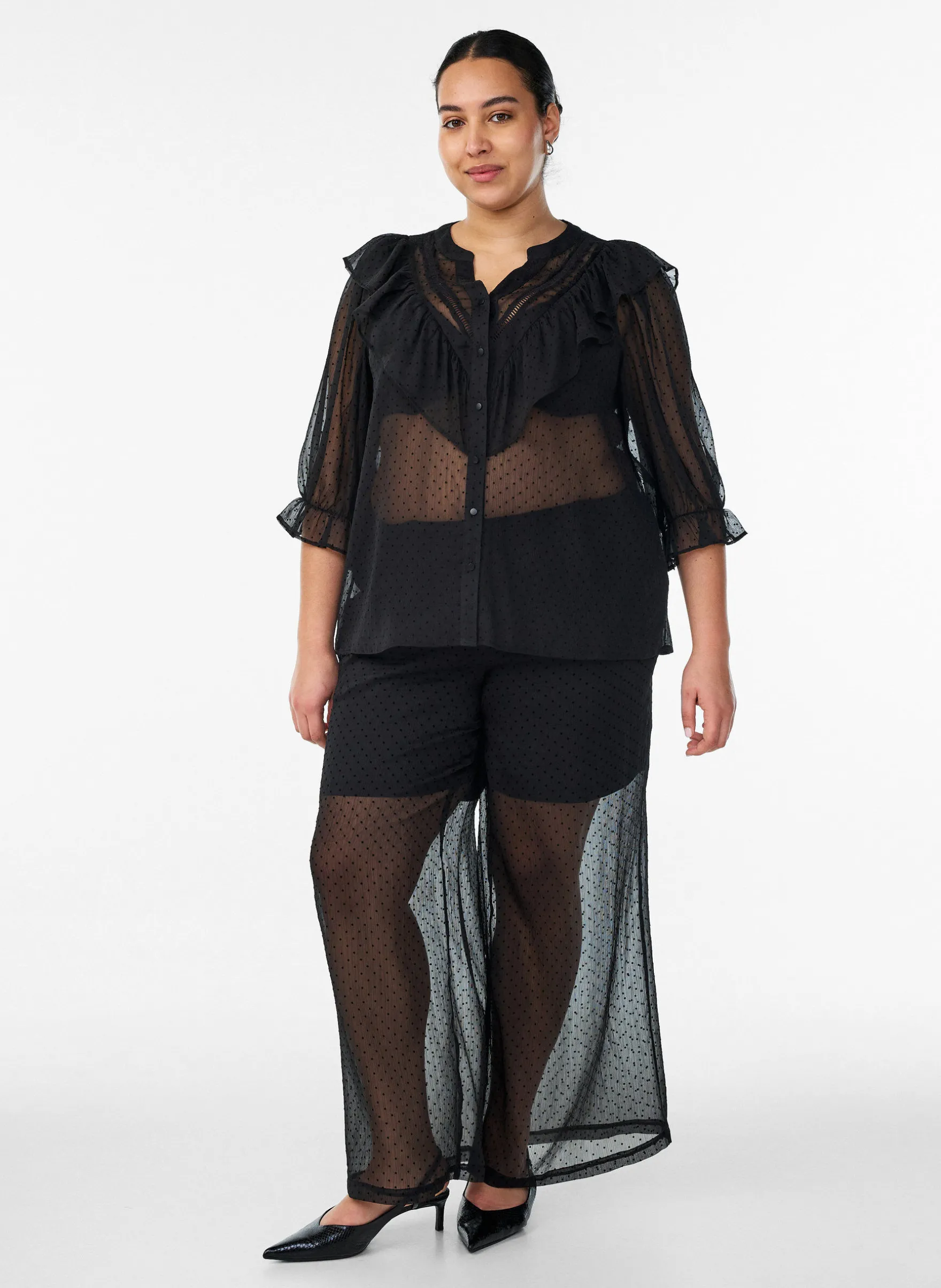Transparente Hemdbluse mit Punkten und Rüschendetails