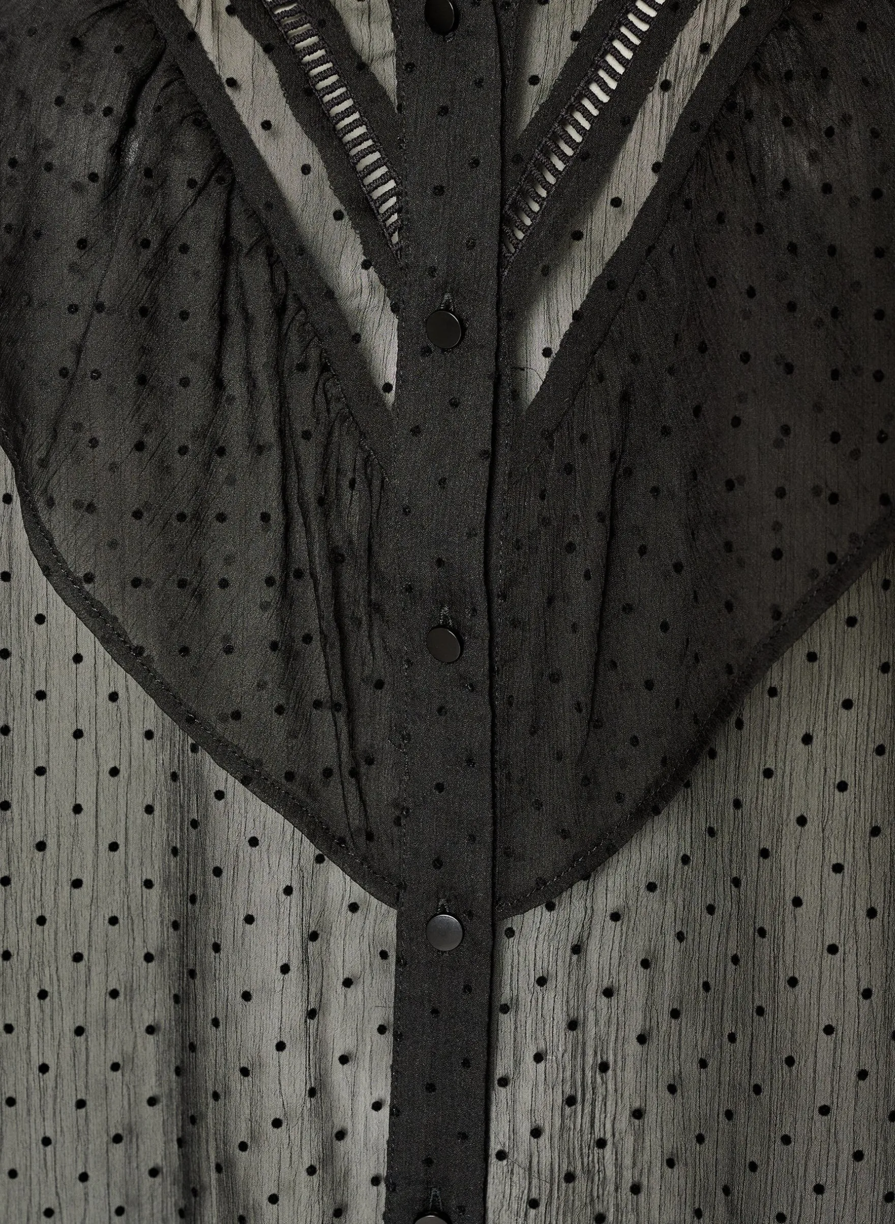 Transparente Hemdbluse mit Punkten und Rüschendetails