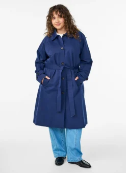 Trenchcoat mit Gürtel und Schlitzen
