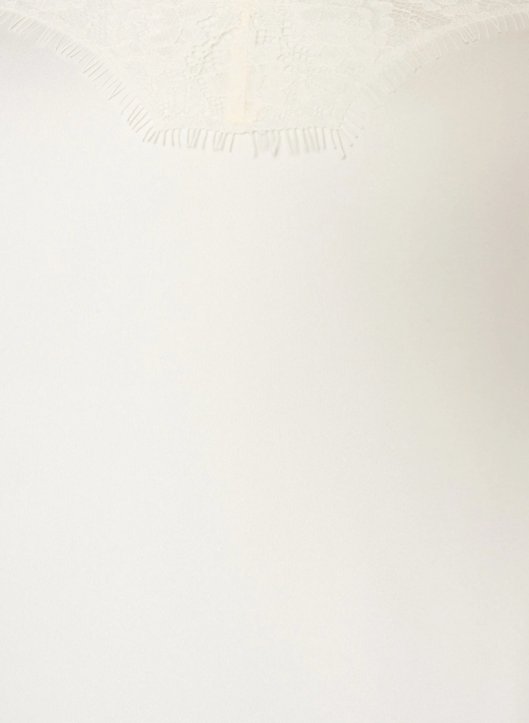 Trägertop mit Spitze und asymmetrischem Saum