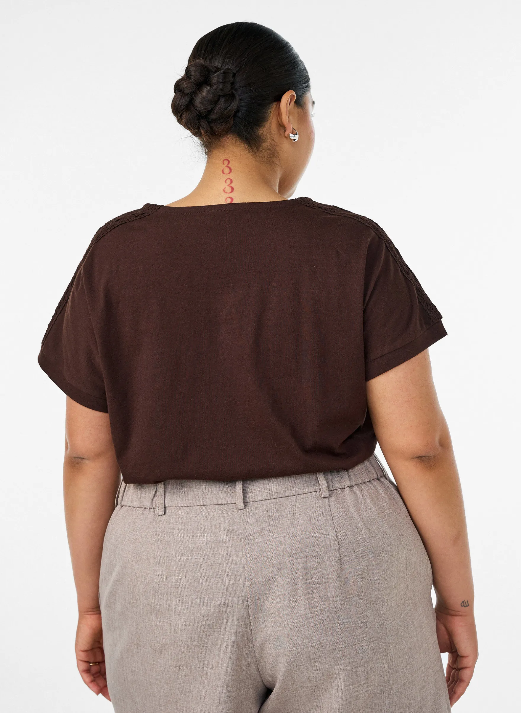 T-Shirt aus Baumwolle mit Häkeldetail