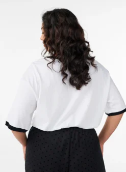 T-Shirt aus Baumwolle mit Textprint und Boxy-Fit