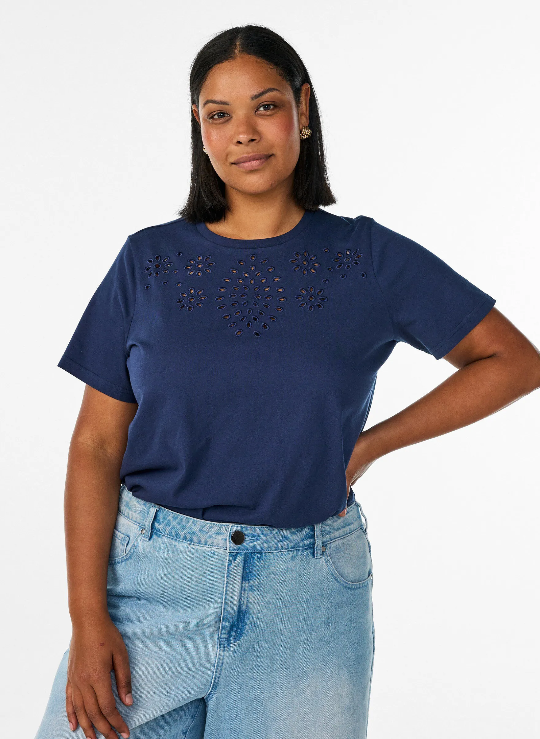 T-Shirt aus Bio-Baumwolle mit Lochstickerei