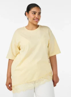T-Shirt mit asymmetrischem Spitzensaum