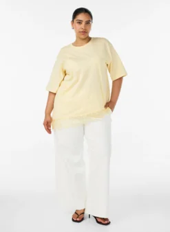 T-Shirt mit asymmetrischem Spitzensaum