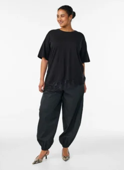 T-Shirt mit asymmetrischem Spitzensaum