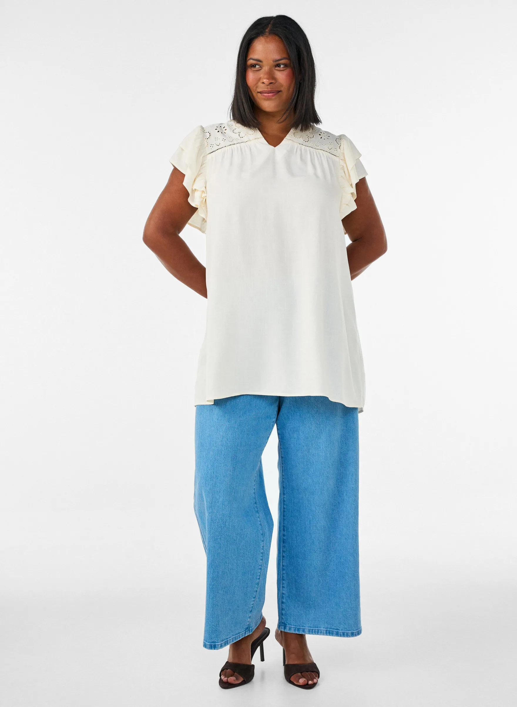Tunika mit Broderie Anglaise und Rüschenärmeln