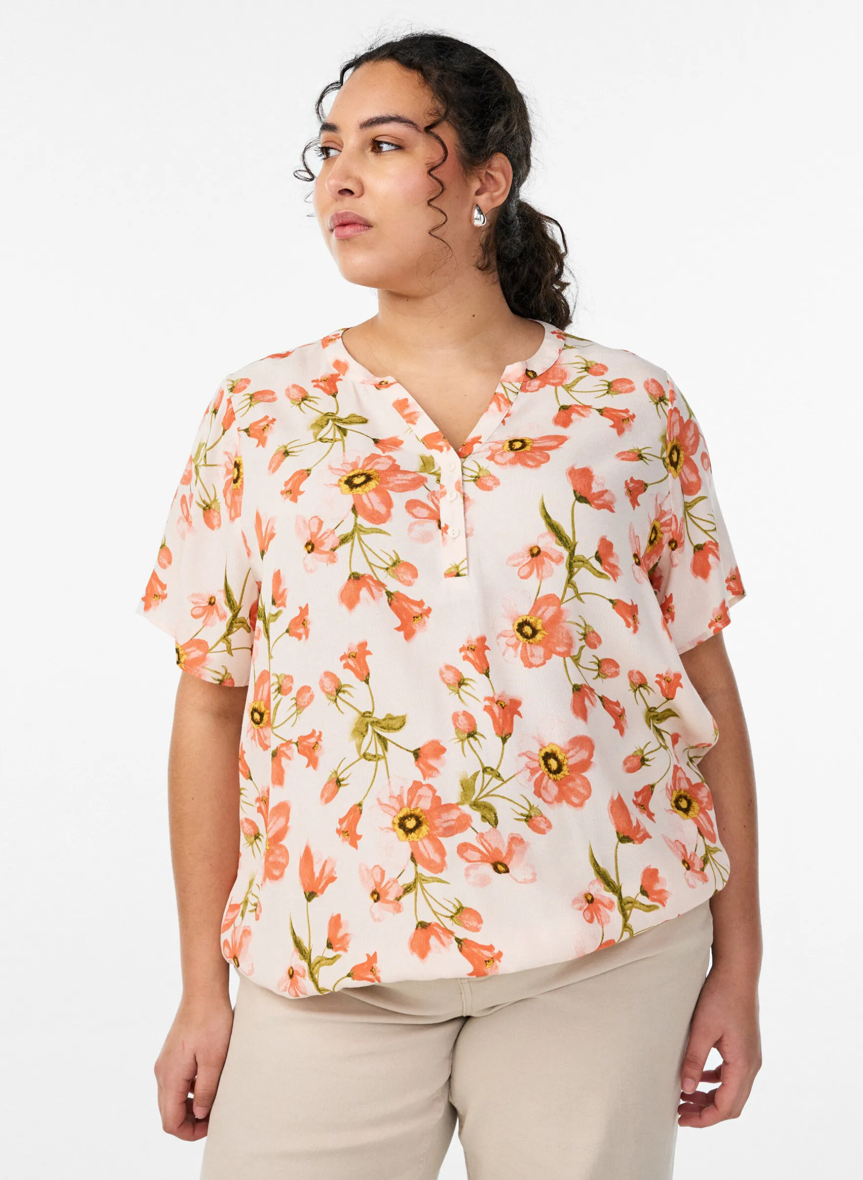 Viskosebluse mit Blumenprint und kurzen Ärmeln
