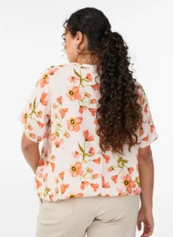 Viskosebluse mit Blumenprint und kurzen Ärmeln