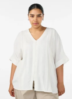 Viskosebluse mit Crochet-Besatz und Knöpfen