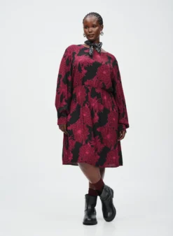 Viskosekleid mit Druck und langen Ärmeln