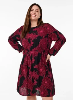 Viskosekleid mit Druck und langen Ärmeln